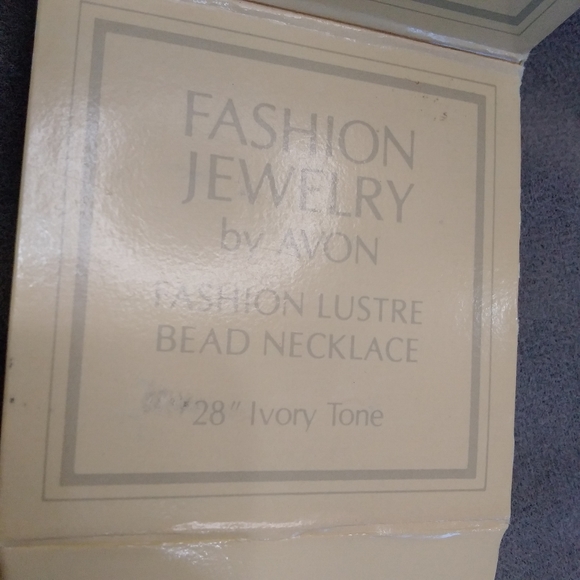 New Fashion Lustre bead necklace Ivory tone jewelry - Picture 8 of 9